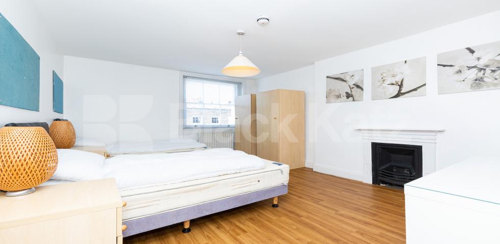 			MINS TO UCL, SOAS & LSE, 4 Bedroom, 1 bath, 1 reception Flat			 Bedford Place, BLOOMSBURY